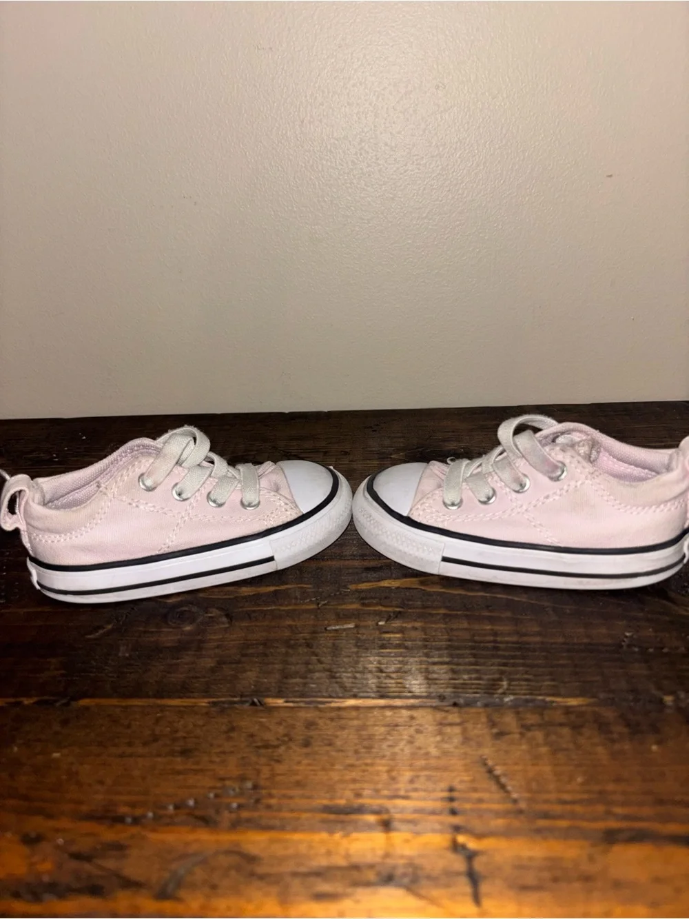 Converse Toddler Pink Low Top Sneakers size 5